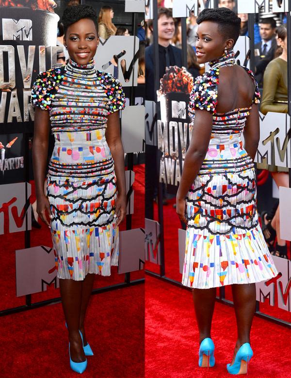 Un look que quizás ha pasado un poco desapercibido en los #VMA2014 es el de #LupitaNyongo . Muy original!