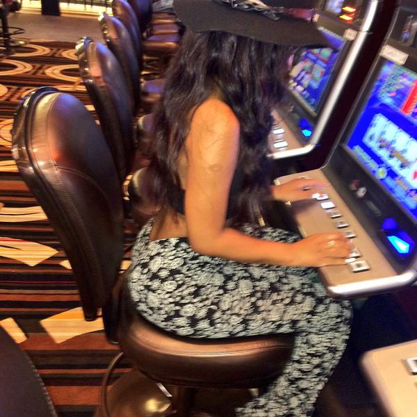 SMH!! RT <a href="/AlaysiaMichelle/">.</a>: 😂😩“@Now_Thats_Fresh: I wish i was that chair RT <a href="/AlaysiaMichelle/">.</a>: Wish me luck😩 ”