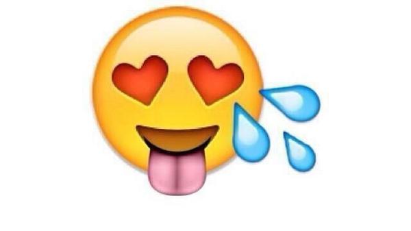 Chodehub's tweet image. When a girl with a nice ass walks by