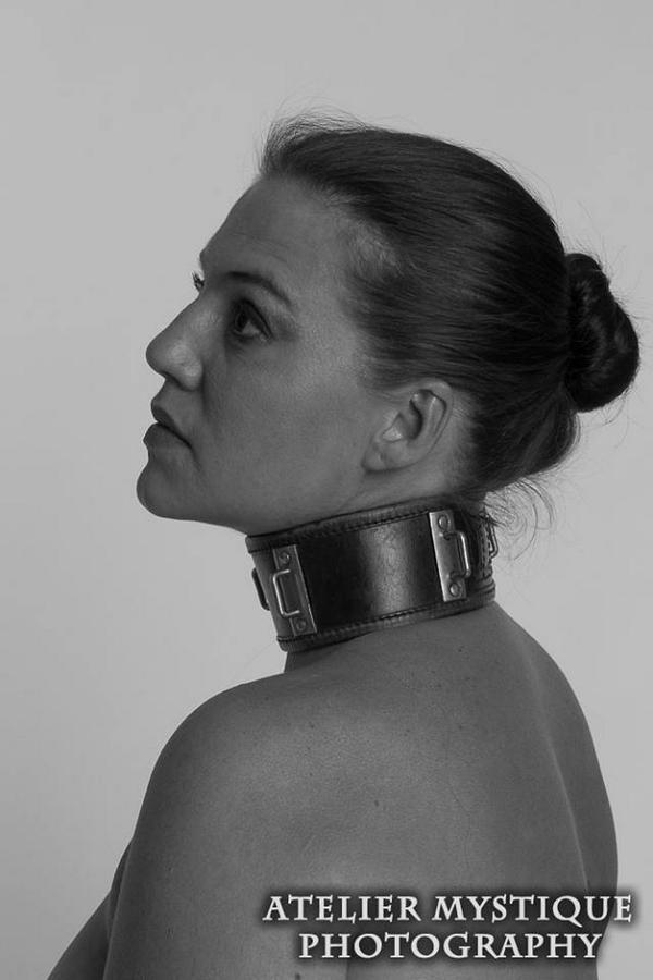 leswing_net's tweet photo. "@FetishPoint: wer braucht da schon ne perlenkette :) http://t.co/nsHYZ4F4dd"