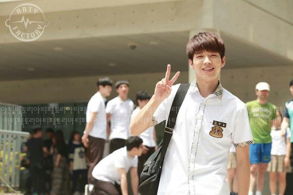 Levilevinia's tweet photo. V-sign♥ http://t.co/MmnNmTuRXj