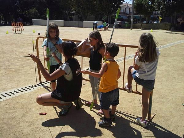 Diverta_Info's tweet photo. La gimcana de la llegenda del penja ases a #vilassar de dalt @monicagol @JessicaCriado @eva_prat http://t.co/7mYz3BjgJc