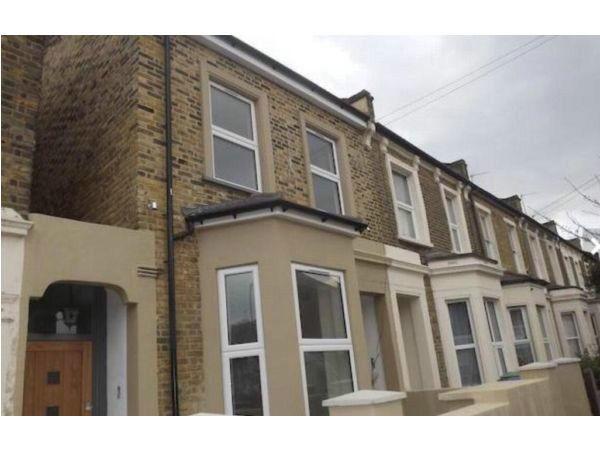 lebern_limited's tweet image. Refurbished 3 bedroom flat for rent w/ two bathrooms located in Peckham.tinyurl.com/m3mmtog #peckham #lebern