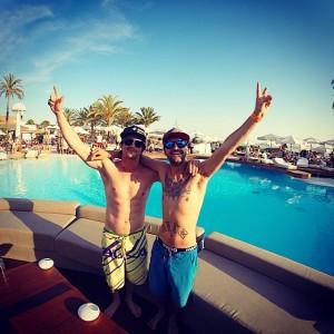 BatteryEnergy's tweet photo. freeskiers #KlausFinne + #NiklasEriksson = Car 2 of #SkiingToIbiza. read road story in http://t.co/ckySRnE7S3 http://t.co/5zLnZPxLd6