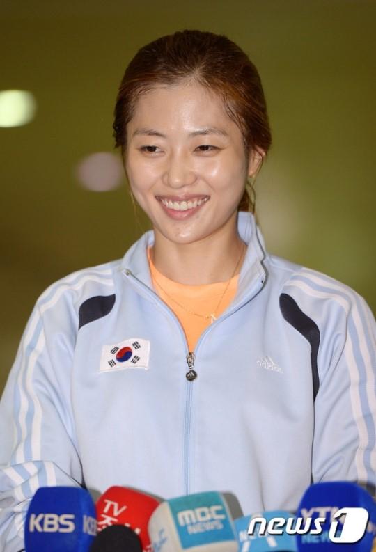 SabreJY's tweet photo. 환하게 웃는 펜싱 여자 사브르 김지연 http://t.co/swbniIzPfV 출처 : 네이버 스포츠 http://t.co/ZiwWjA6VXK http://t.co/7SyGruC3Ce