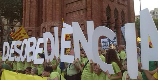 cupnacional's tweet photo. El bloc decidit a desobeir el Tribunal Constitucional espanyol es reforça http://t.co/LRax6MKzIm #9N2014 http://t.co/5aOZeOAIqD