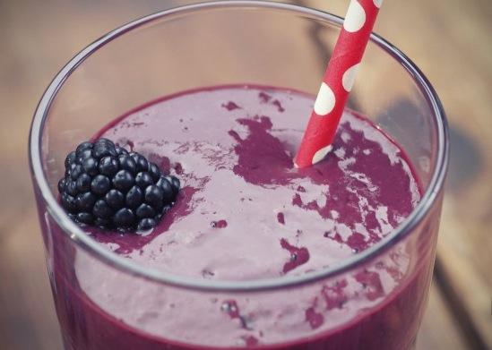 No tomes batidos industriales de proteínas; mejor opta por uno casero. Mira ➜ muyenforma.com/batidos-casero… #fitness