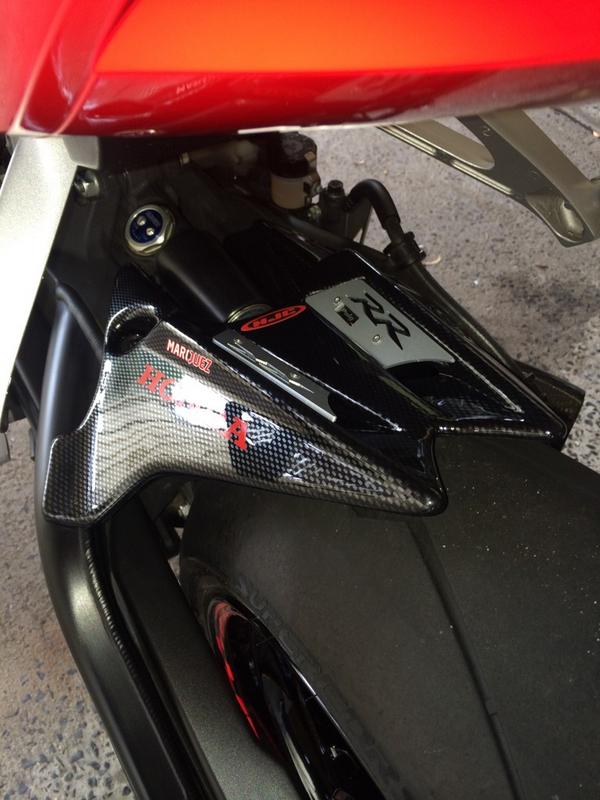 hrcjc's tweet photo. My carbon rear hugger for my cbr1000rr http://t.co/cvODrmxjDa