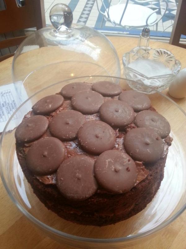 Potnewport's tweet photo. Fancy a slice... Yummy homemade chocolate cake http://t.co/GXQobCLDt5