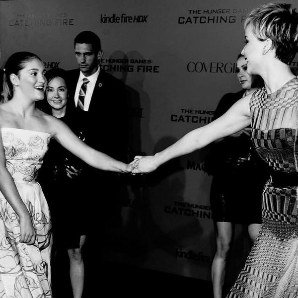 PrincessShrader's tweet image. They are sisters on and off screen, I love them