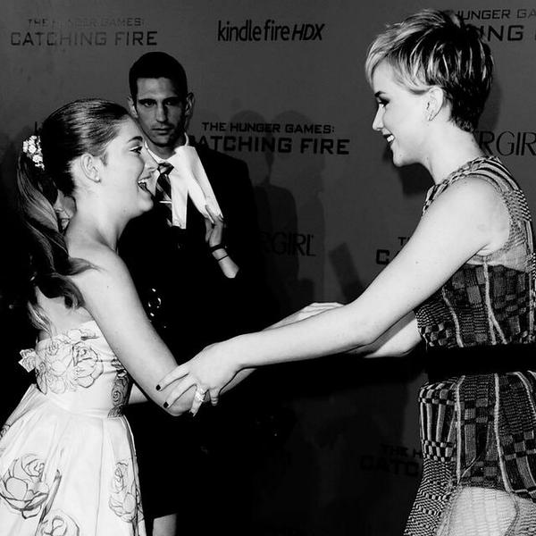 PrincessShrader's tweet image. They are sisters on and off screen, I love them