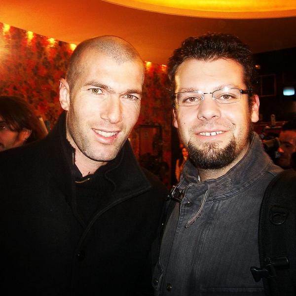 danidebaza's tweet photo. Con Zidane en Madrid¡ en mis años como Cámara en Informativos TeleCinco http://t.co/cPhLJLCast