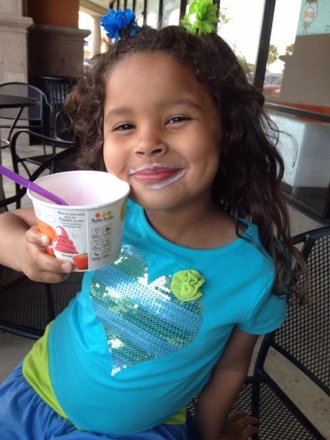 Tweeter_Cat's tweet photo. Alana Rose loves @sproutchannel and smoothies. #SmoothieStacheSweeps http://t.co/k0aPFRQIC1