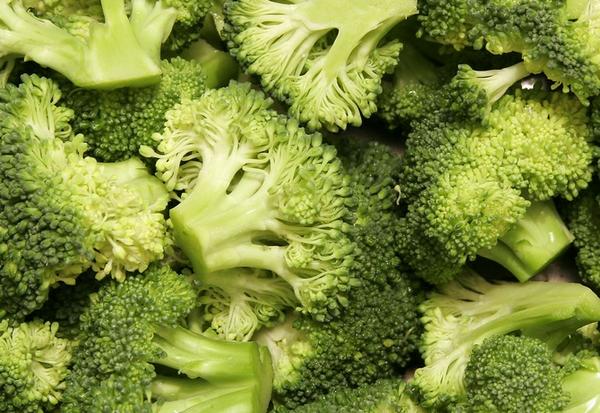 Come brócoli; es rico en hierro y potasio y tiene propiedades contra el cáncer ➜ muyenforma.com/propiedades-de… #salud