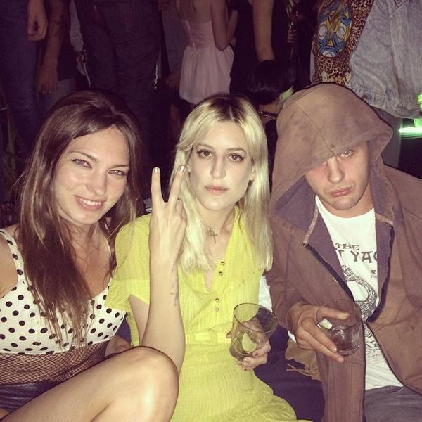 michaelpittfans's tweet photo. Michael Pitt and friends, with #KatharineObrien and #ioecho. Via @anasays :) http://t.co/qgsyaKjU9T