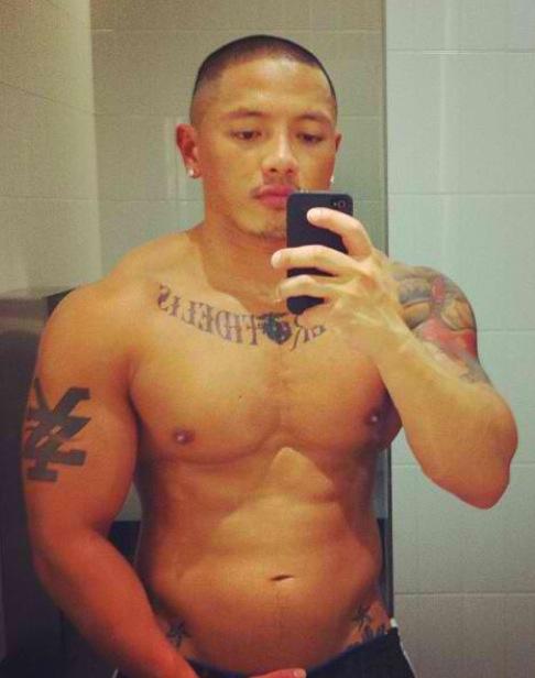 PinoyHunkDude's tweet photo. TANGNA YAN OH! SARAP NAMAN KASI OH “@ThePinoyMan: You think it's huge enough? #semfi #marinedog #pinoy #muscle http://t.co/nQMUrmf5m3”