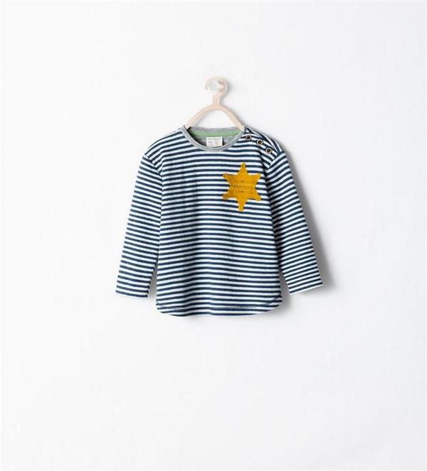 europapress's tweet photo. Zara retira una camiseta por su parecido con atuendo en los campos de concentración http://t.co/OZAWJeA0QM http://t.co/V0tuSbX9Rh
