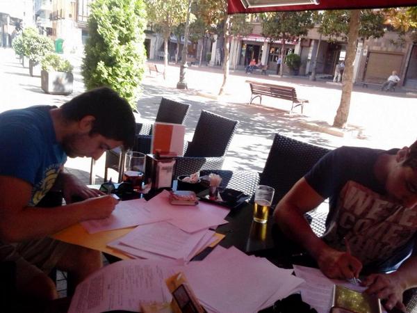 PistoniRT's tweet photo. De papeleo mañanero! http://t.co/5PzAQHEesd
