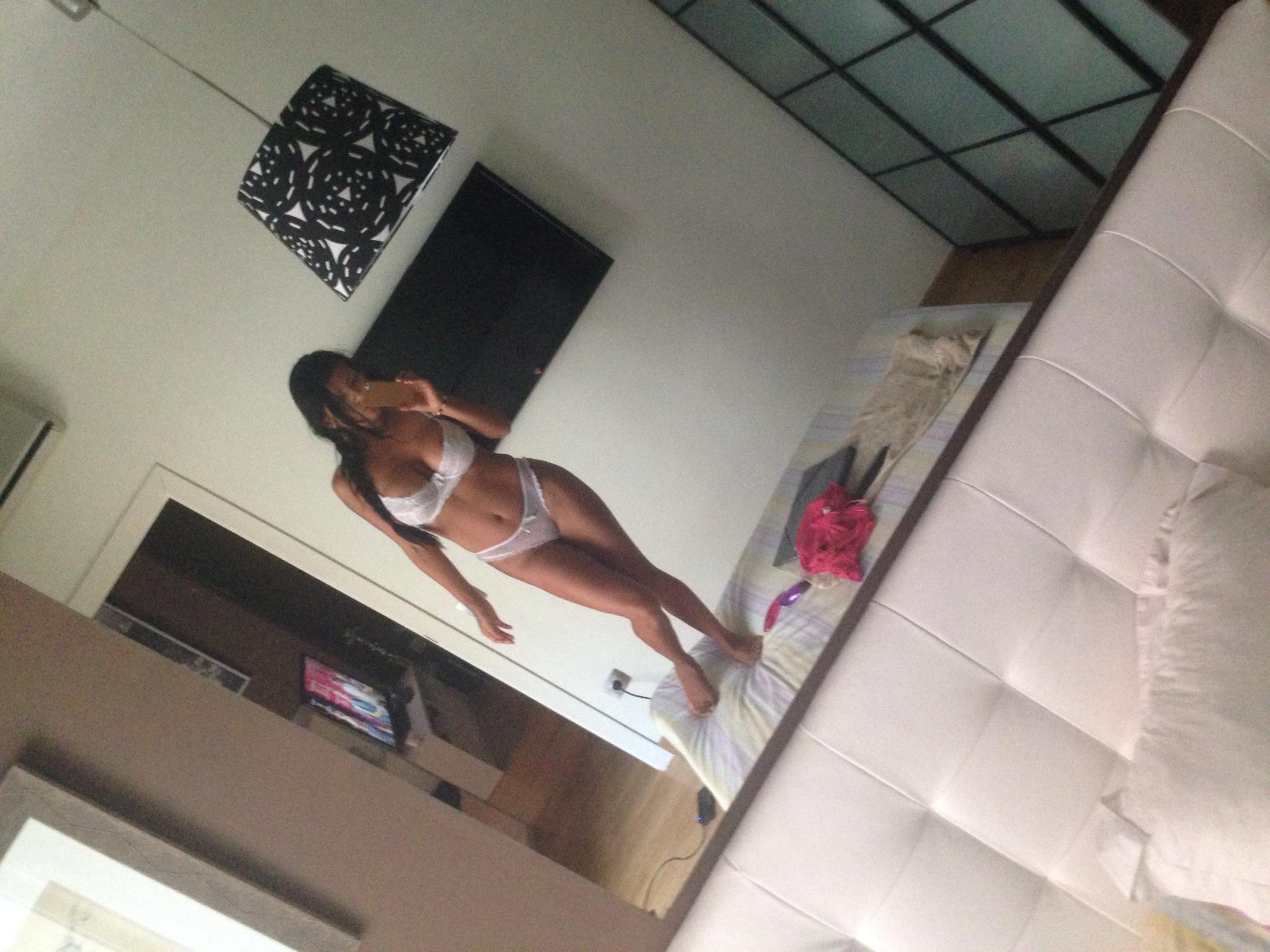buenos días mis amores esta tarde estaré en mi cam por que llevo una mañana súper hot http://t.co/K86Qzg7V5F