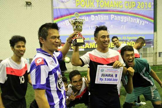 yptomang's tweet photo. Dan inilah juara pertama turnamen futsal POUK Tomang kali ini, PD Bahtera Kasih! Selamat sekali lagi :) http://t.co/neKMPcnmB2