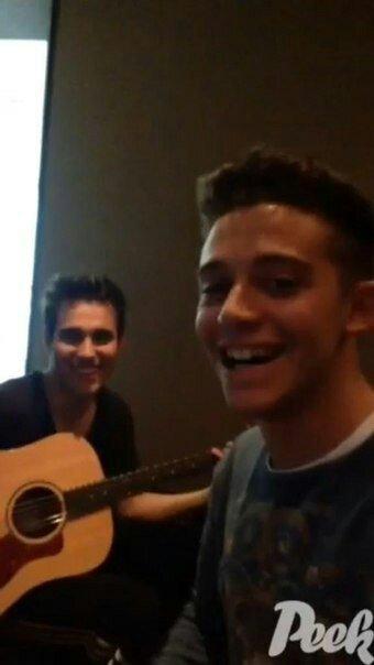 amooJorgeBlanco's tweet photo. 💚 🙌 ☀ 🎸🎤 http://t.co/EWYK5b4QwH