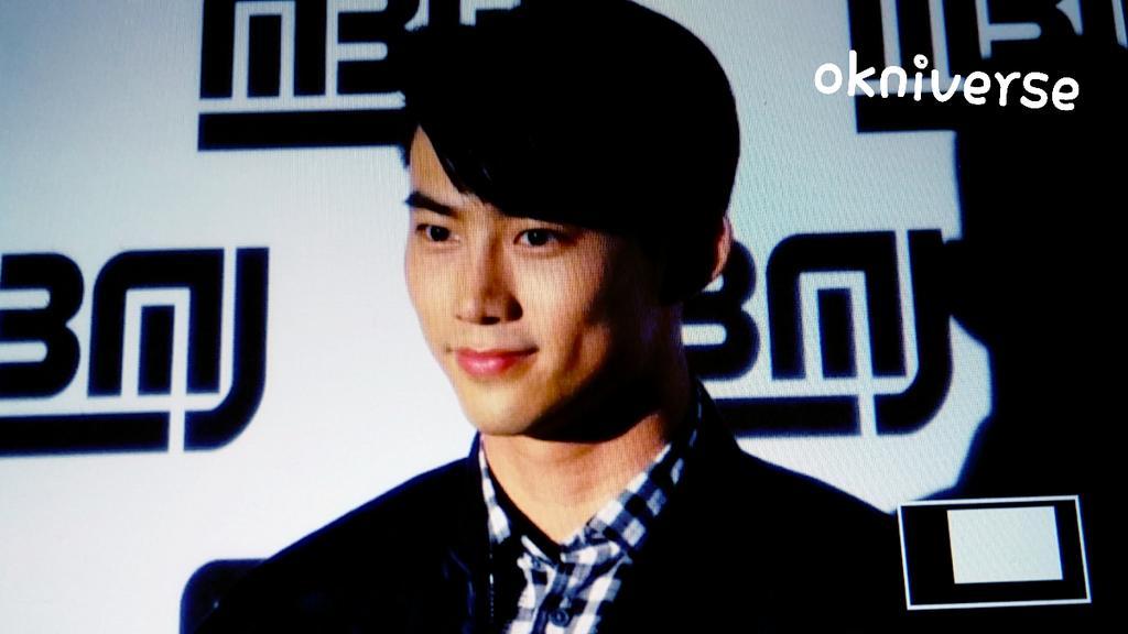 BwCql0ECUAINUs_.jpg:large