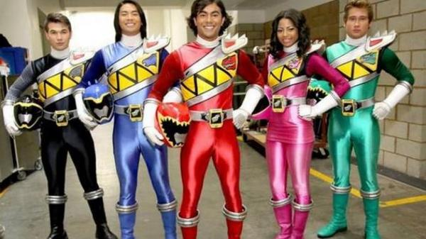 Sinng biru kakak... "<a href="/1052SSFM/">SSFM Semarang</a>: Coba tebak Power Rangers yg mana yg pemerannya orang Indonesi:D #SS48 w/ @ImelSeptiS "