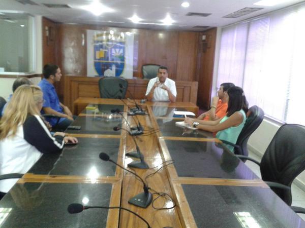OmarVillalbaG's tweet photo. Reunido con parte de mi equipo de trabajo... intercambiando ideas para hacer un mejor trabajo para #Baruta #Caracas http://t.co/7aj7dEu8Iv