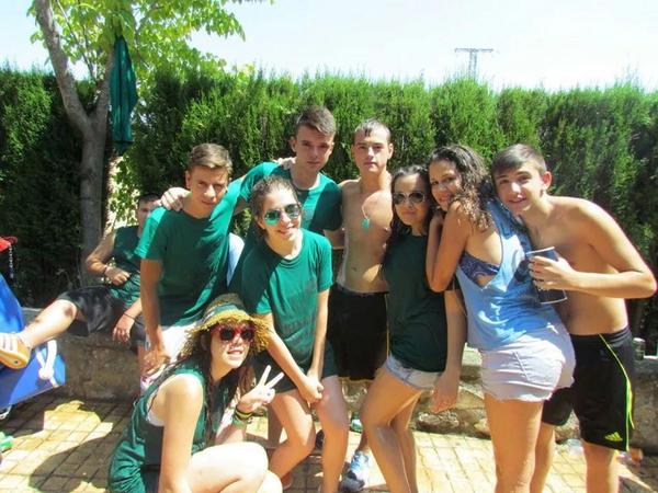 rosafj15's tweet photo. Grandes personas💚 #RELV http://t.co/uQ9prXA0Ox