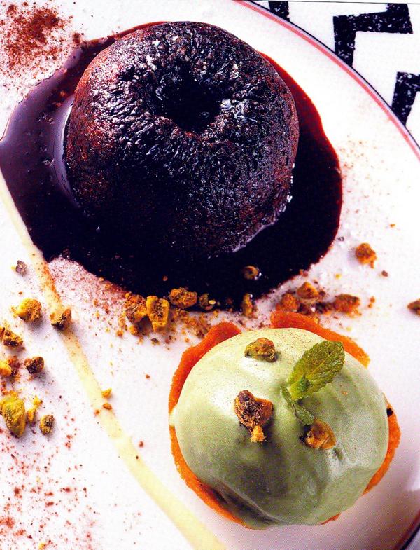 ConradGallagher's tweet photo. Our classes @KitchenNYC are selling like hot cakes! Check this "warm chocolate cake,green tea ice cream"dessert class http://t.co/tfX9BW3ZNr