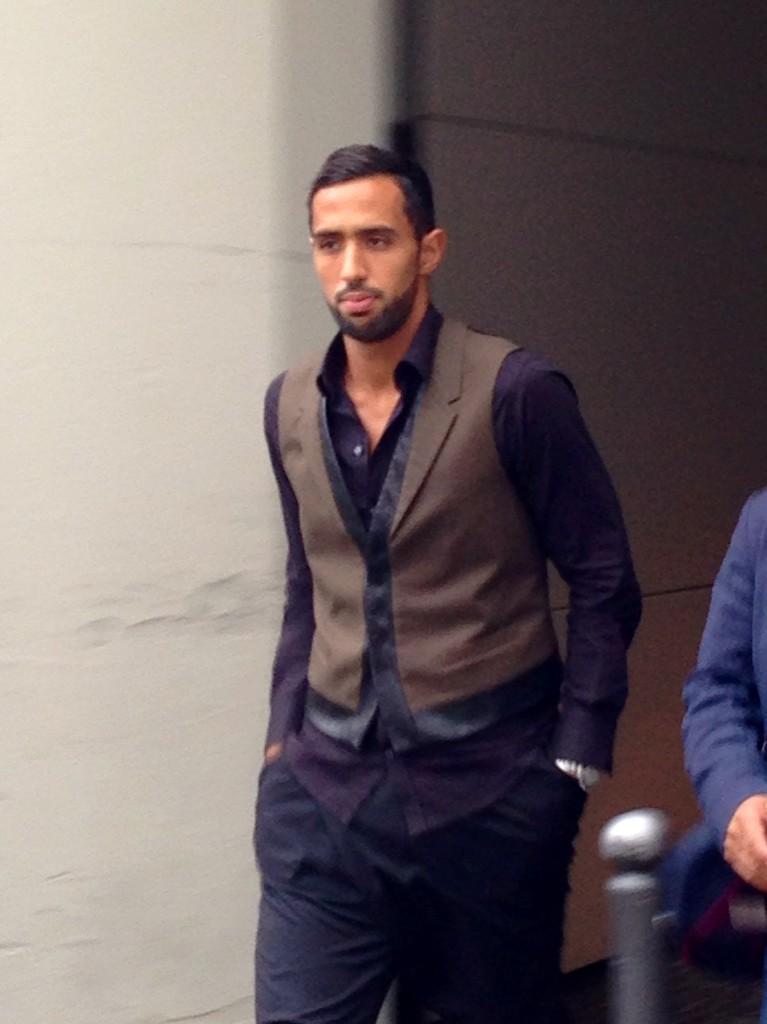 BwD2jHnCUAEToLl.jpg:large