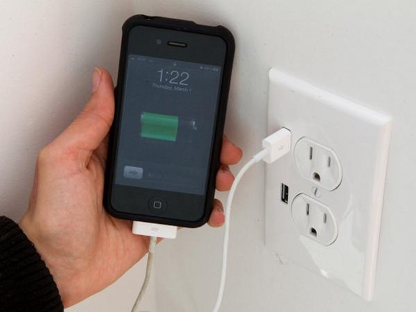 RoomRenew's tweet image. Love the USB sockets in @cabinetkings Top Trends blog. How many of you could use these? #iphonecharger #USBsocket
