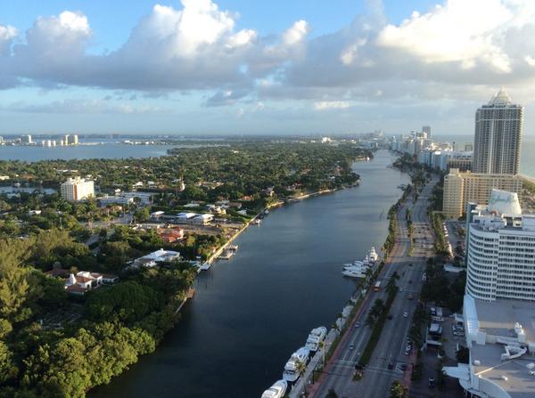 JasonSimsPBC's tweet photo. Nothing beats a #roomwithaview @Fontainebleau @premierbevFL #stateofstate14 http://t.co/ALbNuGbX5X