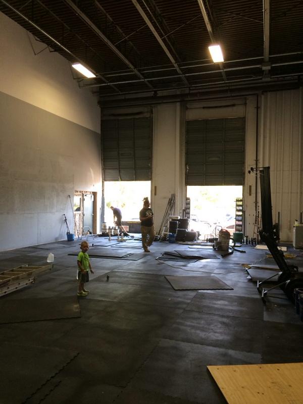 MissionAE's tweet photo. @aecrossfit trainer @dreale9 putting some work into the new @CrossFit box #newbox http://t.co/dWKjCp4UoL