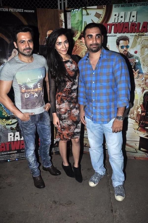 UTVStars's tweet photo. #Spotted

#EmraanHashmi, #HumaimaMalick &amp; #KunalDeshmukh at a special screening of #RajaNatwarlal! http://t.co/77MYkX6Yoz