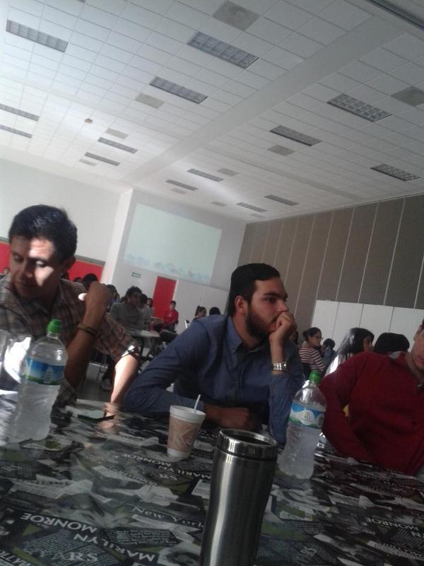 alejandrofdz90's tweet photo. @japeraltag @innovadisrup comenzamos #DCEABootcampUG http://t.co/oSskqkSGdZ