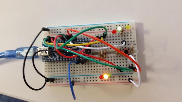 AylesburyCodeDo's tweet image. Traffic light project by one of our mentors playing before next Dojo. What will the kids come up with.