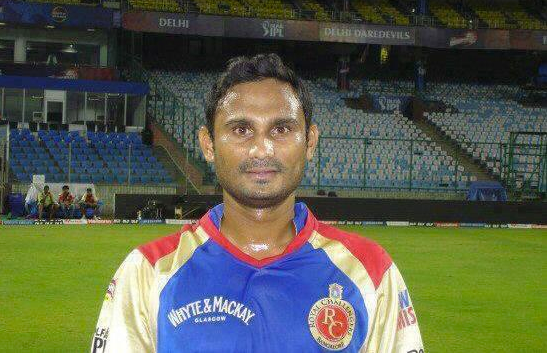 FootballFunnys's tweet photo. Frank Lampard has retired from International football with England to pursue his cricket career with India... http://t.co/DuAc7d8UyO