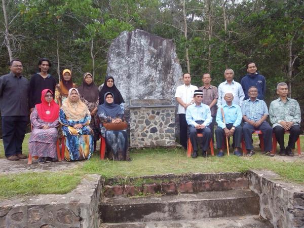 PetraJayaMP's tweet photo. #JasamuDiKenang #merdeka56 gmbar kenangan @JKRPERAK brsma Waris & Bekas Pekerja JKR, di Tugu Peringatan JKR JRTB FT04 http://t.co/5fIQaUj6EL