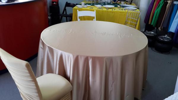 LibaSocial's tweet photo. Lovely tablecloth made with Mystique Satin by our friends at Brosaun! Check out their website http://t.co/4CC12tOPTp http://t.co/xwjDNFmSGZ
