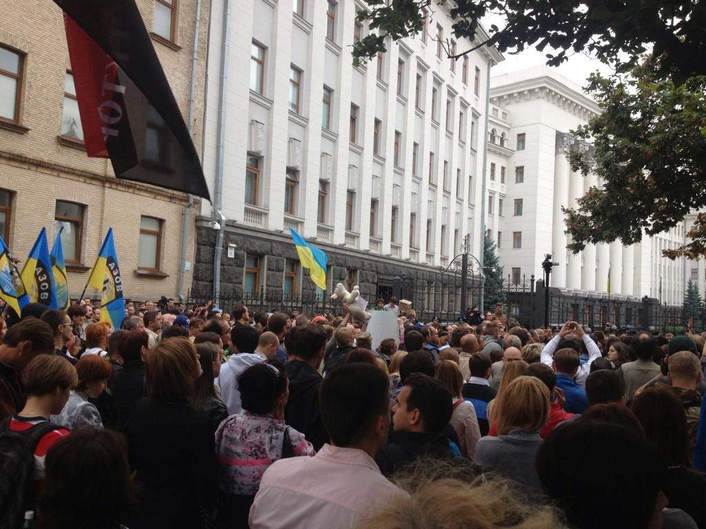 BwDcjDTCMAAEpt0.jpg:large