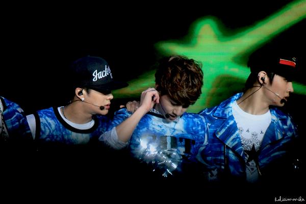 holicimmika's tweet photo. [HQ]140823 ชอบรูปนี้แบบไม่มีสาเหตุ♡ #JB #MARK #JACKSON #GOT7 #TofuMusicFestival2014 : (http://t.co/2LSFUMqJcW) http://t.co/lKbDuhzFZ1