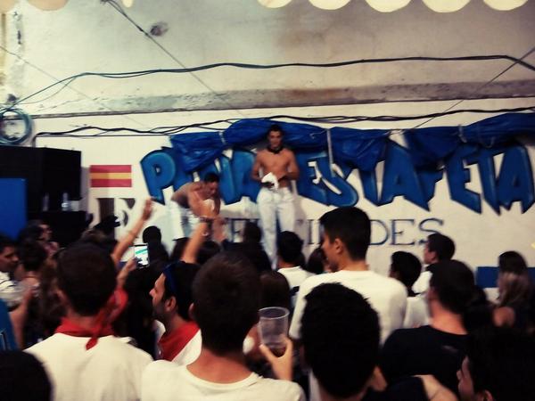VanesaGor_Bous's tweet photo. Muchas gracias a todos los que llenasteis la @estafetasanse anoche!!!!!! Os esperamos esta noche otra vez!!!! http://t.co/eKp7qb60pt