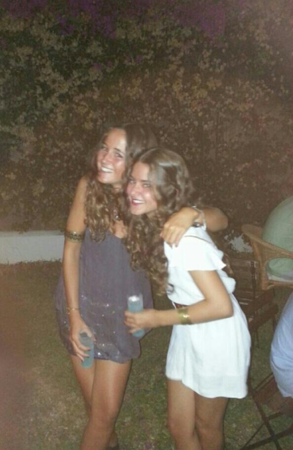 luciamayon's tweet photo. Como te vy a echar de menos ro!!! Disfruta que en nada estas de vuelta, nos vemos en el bus de la feria de kells♥ http://t.co/2t9pRNoFbq