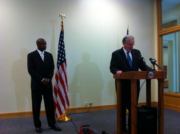 Mo <a href="/GovJayNixon/">Governor Jay Nixon</a> introducing new Public Safety Director Dan Isom. #kmoxnews