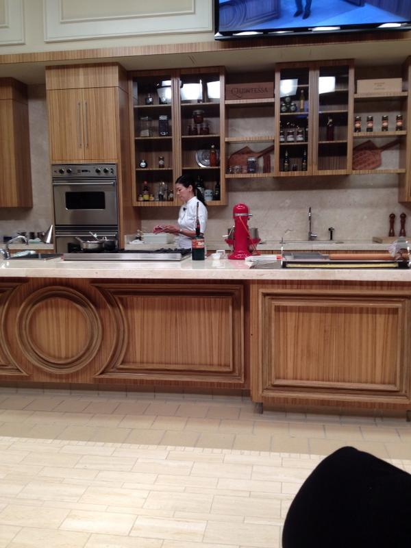 RheoThompson's tweet image. @RCIchocolate absolutely loved the in class sessions  @Bellagio yesterday! Keep these demos coming. #worthwhilework