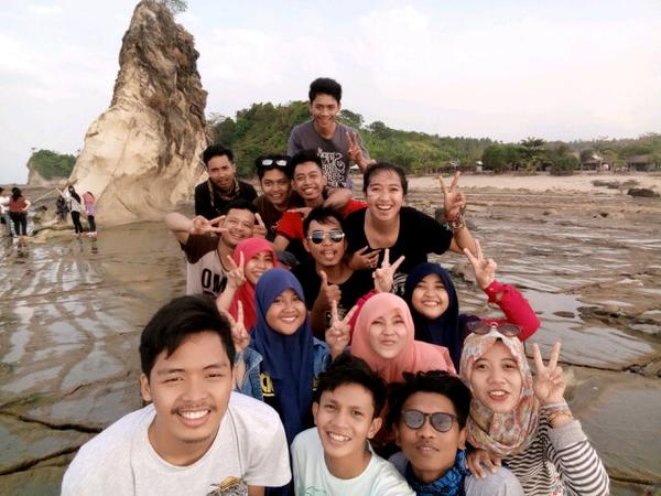 nurchsn's tweet photo. Sawarna ;;) @nitaseptia @AndiAlifah @mutianjani29 @nurulzaqina @GulamSyarif  @tajularifin27 @dwiamr @AlimiHalimi http://t.co/cVlQXGZ1e0