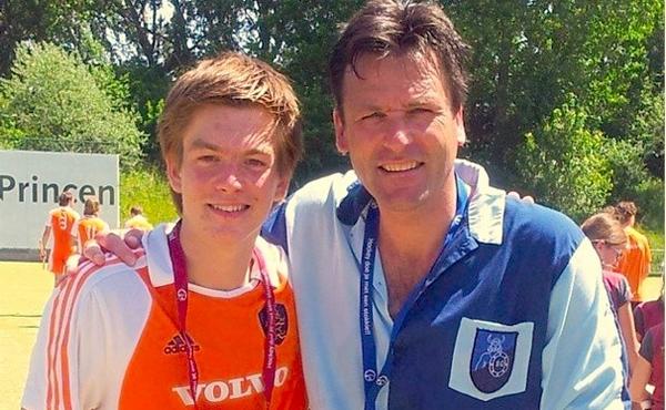 Gefelicteerd! <a href="/TBrinkman95/">Thierry Brinkman</a> &amp; <a href="/JacquesBrinkman/">Jacques Brinkman</a> #zovaderzozoon <a href="/oranjehockey/">OranjeHockey 🇳🇱</a> <a href="/KampongHockey/">SV Kampong Hockey</a>