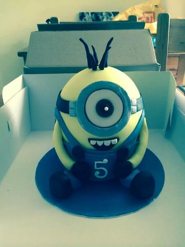 patchwork_cakes's tweet image. Loved making this little guy! #minions #cake #despicableme #birthday #devon