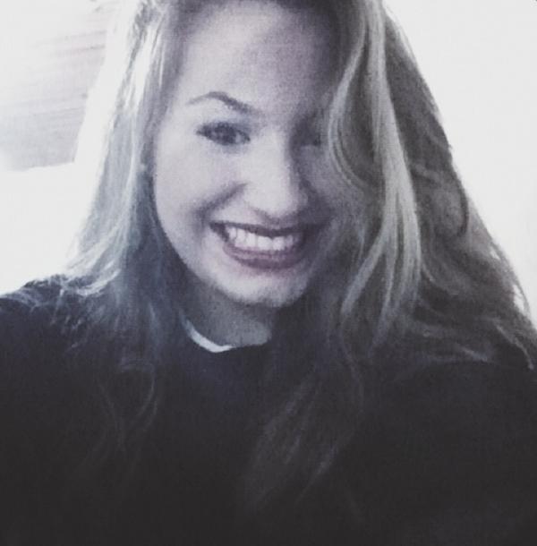 Itscahrolees's tweet photo. Odeio meu sorriso shaudhdushsh :D http://t.co/8nCERRGCYU
